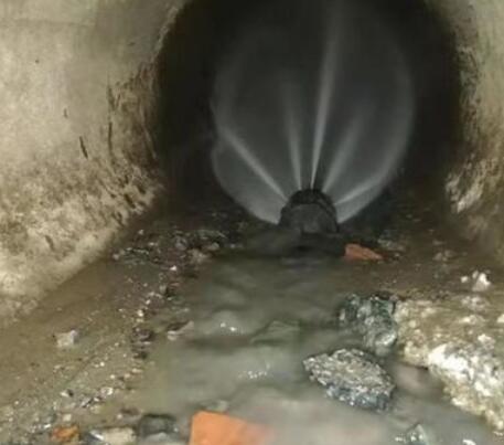 班玛市政管道清淤